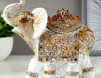 Сувенир полистоун шкатулка "Белый слон с попоной из арабского ковра" 17,5х17,5х6,3 см