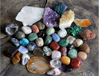 Натуральные камни в большом  ассортименте, разные размеры